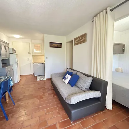 Maxime : 2 Pieces Avec Terrasse A 200m De La - Fr-1-226-563 Sainte-Maxime